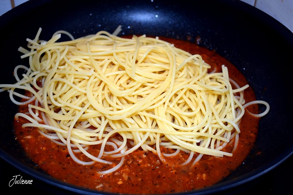 sos si spaghete cu ton